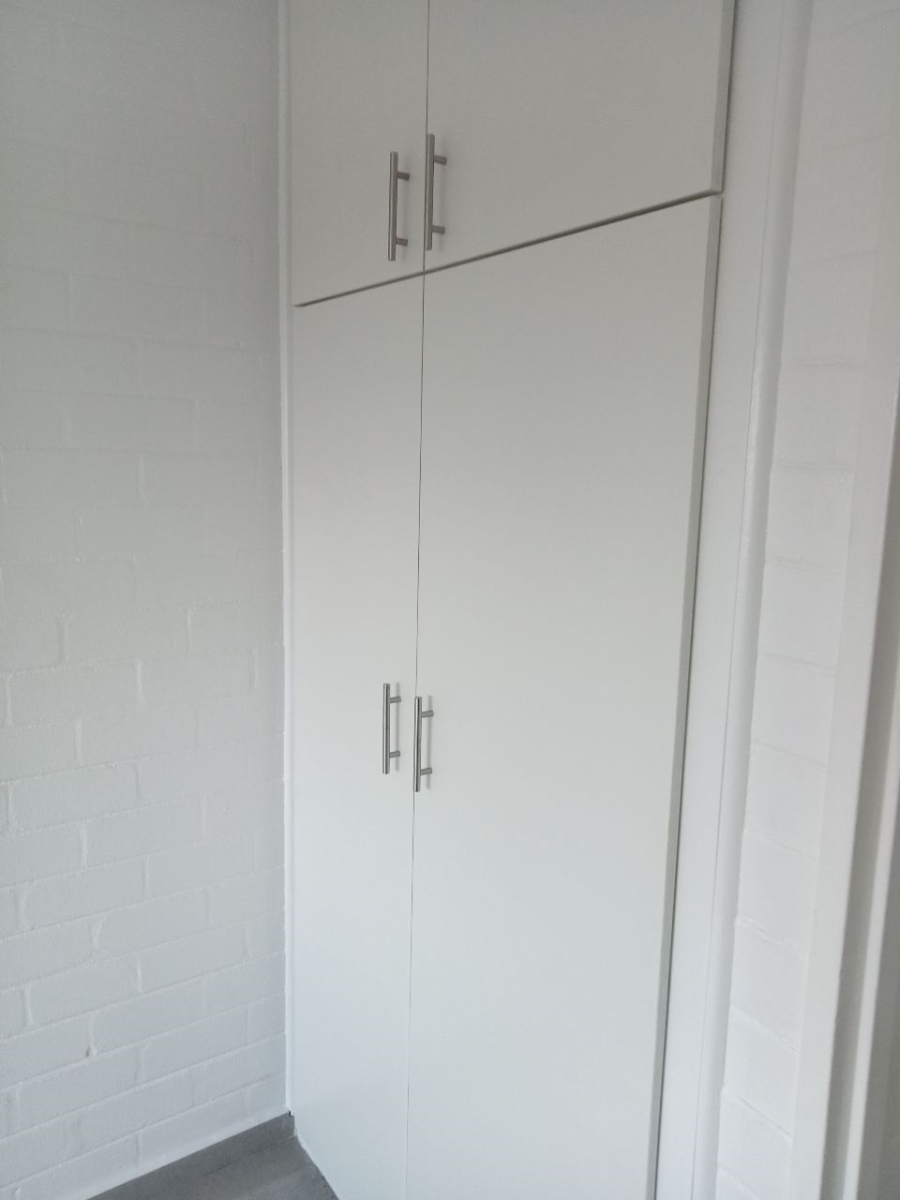 To Let 1 Bedroom Property for Rent in Lakeside Western Cape
